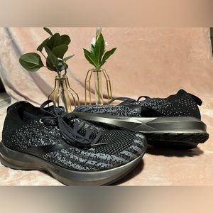 Brooks Women's Running Shoes. Size 7.5